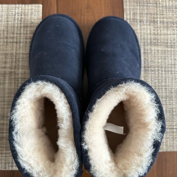 BearPaw Women's Short Winter Boots in Navy Blue with Cream Lining - Picture 3 of 3